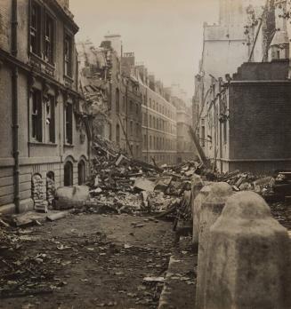 Cecil Beaton’s "London’s Honourable Scars": Photographs of the Blitz