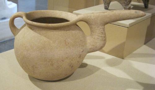 Bowl with spout