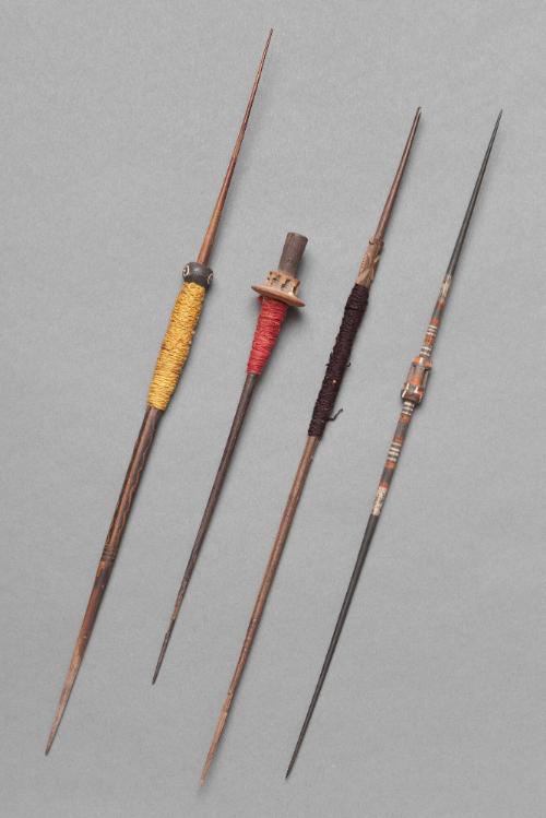Spindles with thread spools