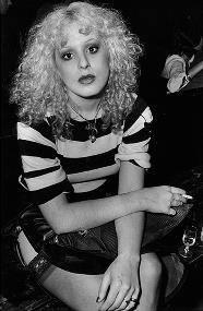 Nancy Spungen Portrait, Bars