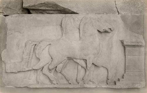 The Treasury of the Siphnians at Delphi. Studies in the History and Criticism of Sculpture, Volume IV