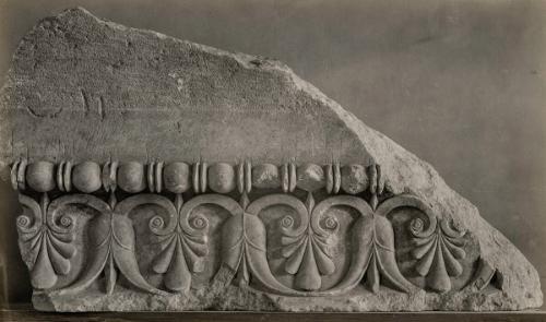 The Treasury of the Siphnians at Delphi. Studies in the History and Criticism of Sculpture, Volume IV