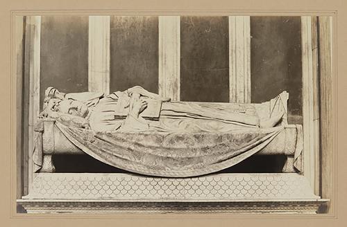 Bier, with reclining figure