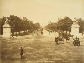 Paris L'Avenue des Champs-Élysées (a) Paris Le Pont au Change et le Palais de Justice (b)