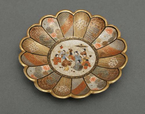 Chrysanthemum-Shaped Saucer