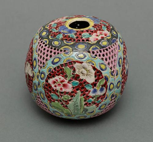 Reticulated Ball/Globe with Lotus and Peony Design