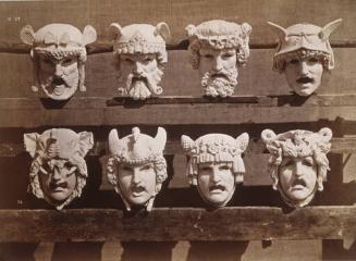 Masques des cheminées des bâtiments de l'administration