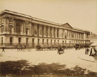 Paris Colonnade de Louvre (a) Paris Le Louvre (b)
